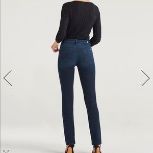 7 For All Mankind Kimmie Straight Jeans  26-27